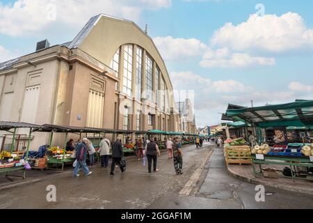 Riga, Lettland. August 2021. Außenansicht des zentralen Marktes im Stadtzentrum Stockfoto