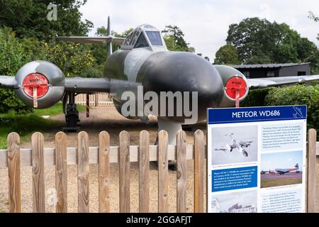 Das letzte Flugzeug, das vom Defford Airfield abflog, war der Gloster Meteor NF Mark 11 Nachtjäger WD686. Das Flugzeug ist auf dem Defford Airfield, Großbritannien, abgebildet Stockfoto