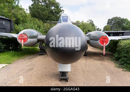 Das letzte Flugzeug, das vom Defford Airfield abflog, war der Gloster Meteor NF Mark 11 Nachtjäger WD686. Das Flugzeug ist auf dem Defford Airfield, Großbritannien, abgebildet Stockfoto