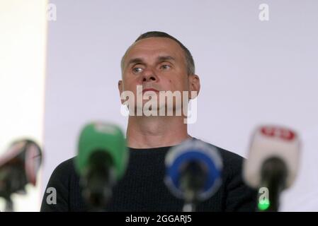 KIEW, UKRAINE - 30. AUGUST 2021 - Nosorih (Rhino) Regisseur Olei Sentsov wird während einer Pressekonferenz über die Teilnahme der ukrainischen Filme i abgebildet Stockfoto