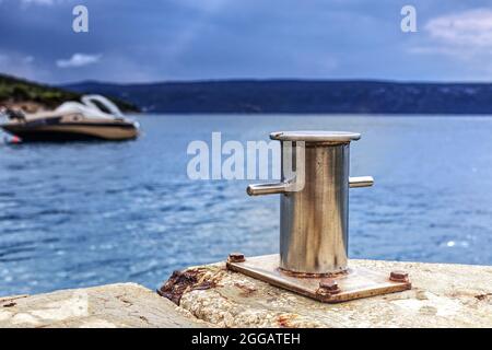 Nahaufnahme eines Stenders in einem kleinen Hafen auf der insel cres Stockfoto