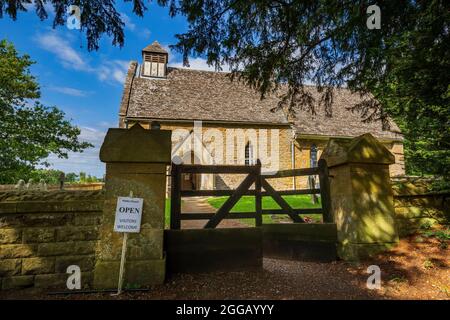 Hailes Parish Church im Cotswold-Dorf Hailes neben der ruinierten Abtei, Gloucestershire, England Stockfoto