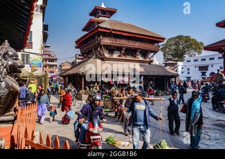 Lakshmi Narayan Tempel (auch bekannt als Garud Narayan Tempel) auf dem Kathmandu Durbar Platz, vor dem Erdbeben in Nepal im April 2015 Stockfoto