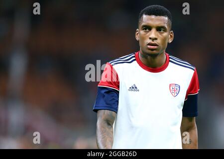 Mailand, Italien. 29. August 2021. Dalbert Henrique von Cagliari Calcio beim Aufwärmen vor der Serie EIN Spiel zwischen AC Mailand und Cagliari Calcio im Stadio Giuseppe Meazza . Stockfoto