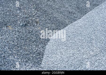 Grau und dunkelgrau zweifarbig. Kies verwendet, um Beton zu machen, mit Asphalt zu mischen, Schotterstraße oder Schotterweg zu schaffen, Schotterboden zu schaffen und gr Stockfoto