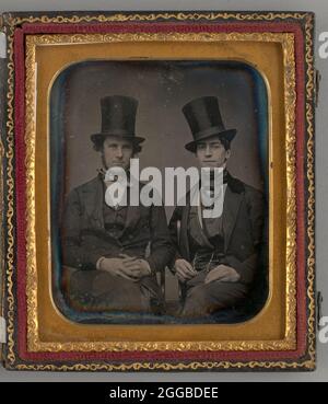 Untitled (Portrait of Two Men with Top Hats), 1855. Ein Werk aus Daguerreotypie. Stockfoto