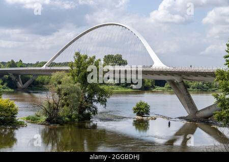 Die Brücke Pont de L'Europe - Europabrücke über die Loire in Orleans, Frankreich | Loire-Brücke Pont de l'Europe, Orleans, Frankreich Stockfoto