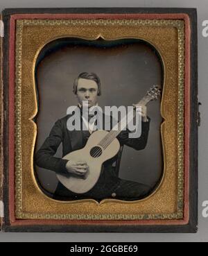 Ohne Titel (Portrait of a man Holding a Guitar), 1855. Ein Werk aus Daguerreotypie. Stockfoto