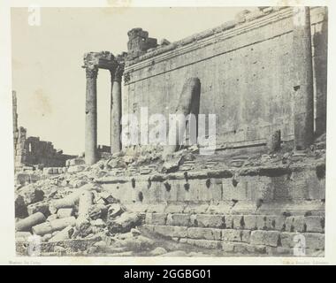 Baalbeck (H&#xe9;liopolis), Temple De Jupiter, Fa&#xe7;ade Orientale; Syrie, 1849/51, Gedruckt 1852. Eine Arbeit aus gesalzenem Papierdruck, Platte 123 aus dem Album "egypte, nubie, palestine et syrie" (1852). Stockfoto