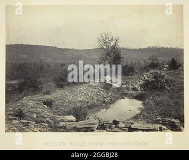 Mission Ridge von Orchard Knob, 1864/66. Albumendruck, Platte 9 aus dem Album "Photographic Views of the Sherman Campaign" (1866). Stockfoto