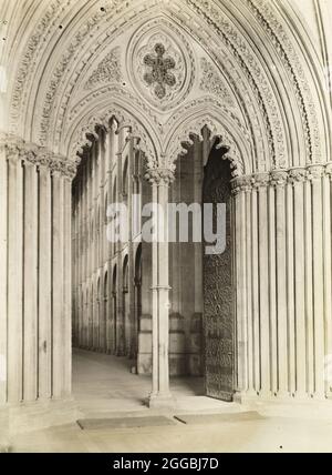 Ely Kathedrale: Galilee Veranda, Tür ins Schiff, c. 1891. Laternenrutsche. Stockfoto