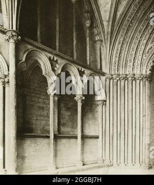 Ely Kathedrale: Galilee Veranda, Details, c. 1891. Laternenrutsche. Stockfoto