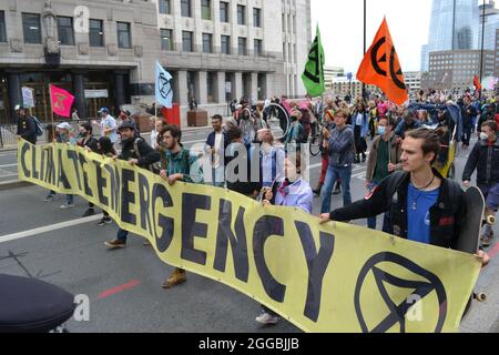 London, England. August 2021. Extinction Rebellion marschiert in London, als Teil der UK Rebellion von Extinction Rebellion. Kredit: Jessica Girvan/Alamy Live Nachrichten Stockfoto