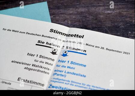 Stimmzettel für die Bundestagswahl im September 2021 Stockfoto