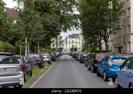 Wohnviertel im Süden Kölns mit Nebenmenschen Stockfoto