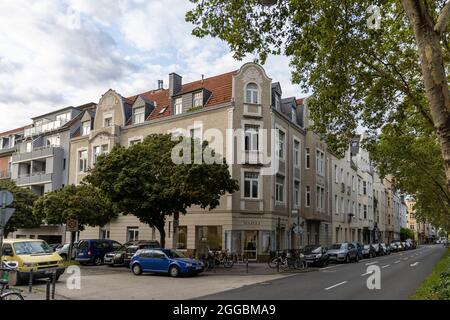 Wohnviertel im Süden Kölns mit Nebenmenschen Stockfoto