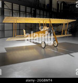 Einmotoriger leichter Doppeldecker. Im Jahr 1919 produzierte die Firma H.&amp; M. Farman Airplane Company aus Frankreich den zweiplazigen Sport- und leichten kommerziellen Doppeldecker Farman Sport. Im Jahr 1922 wurde C.T. Ludington und Wallace Kellett aus Philadephia, Pennsylvania, gründeten die Ludington Exhibition Company als Agenten für Farman Aircraft, und 1923 importierten sie ihre ersten beiden Sports. Ihr Pilot flog dieses Flugzeug, Seriennummer 15, C-72, beim "On to Dayton Race" von 1924, das auch über die verräterischen Allegheny Mountains flog. Nach schweren Schäden im Jahr 1928 wurde die Lufttüchtigkeitsbescheinigung der NC-72 bestätigt Stockfoto