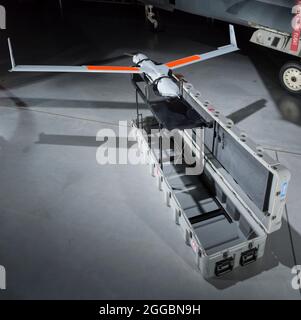Diese ScanEagle ferngesteuerte Flugzeuge (oder Drohnen) dienten Demonstrationen der Federal Aviation Administration (FAA) von 2013&#x2013;2015, um unbemannte Flugzeugsysteme in den US-amerikanischen Luftraum zu integrieren. Es führte Eisschollen-Überwachungsmissionen im Norden Alaskas und darüber hinaus Sichtlinien-Validierungsflüge durch, einschließlich der Inspektion von Bahngleisen in New Mexico. Die ScanEagle war die erste Drohne, die ein FAA-Zertifikat mit beschränkter Kategorie erhielt. Stockfoto
