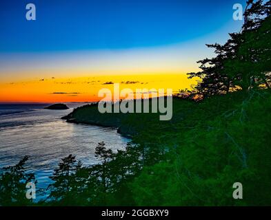 Sonnenuntergang von der Deception Pass Bridge im US-Bundesstaat Washington Stockfoto