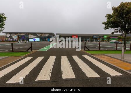 Fort Kinnaird Shopping Centre ist ein großes Einkaufszentrum mit verschiedenen Einzelhandelseinheiten zum Einkaufen in einer Gegend, Edinburgh, Schottland, Großbritannien Stockfoto