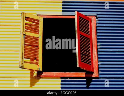 Tradicinal farbenfrohe Fenster in Buenos Aires Stockfoto
