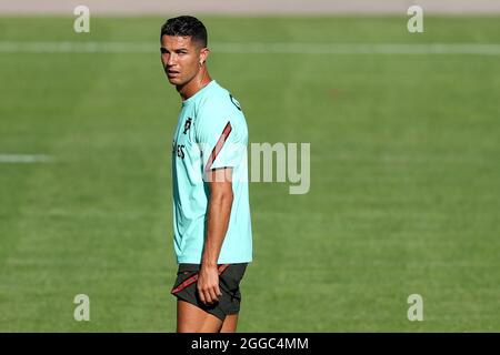 Oeiras, Portugal. August 2021. Portugals Stürmer Cristiano Ronaldo in Aktion während einer Trainingseinheit im Trainingslager Cidade do Futebol in Oeiras, Portugal, am 30. August 2021, als Teil der Vorbereitung des Teams auf das kommende FIFA World Cup Qatar 2022 Qualifying Football Match gegen Irland. (Bild: © Pedro Fiuza/ZUMA Press Wire) Bild: ZUMA Press, Inc./Alamy Live News Stockfoto