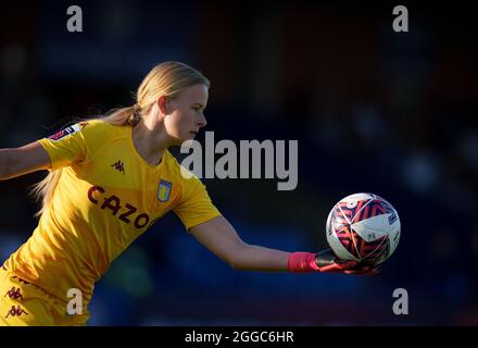 Kingston, Großbritannien. August 2021. Torhüterin Hannah Hampton von Aston Villa Women beim Freundschaftsspiel 2021/22 zwischen Chelsea Women und Aston Villa Women am 27. August 2021 im Kingsmeadow Stadium, Kingston, England. Foto von Andy Rowland. Quelle: Prime Media Images/Alamy Live News Stockfoto