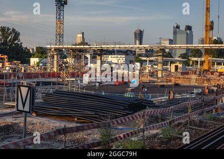 Modernisierungsarbeiten an den Bahnsteigen des Bahnhofs Warszawa Zachodnia in Warschau, Polen Stockfoto