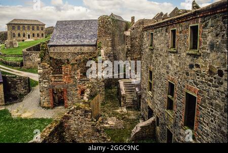 Ehemalige Garnison-Gebäude in der Festung: Charles Fort schützte einst den Eingang zum Hafen von Kinsale in der Mündung des Flusses Bandon. Stockfoto