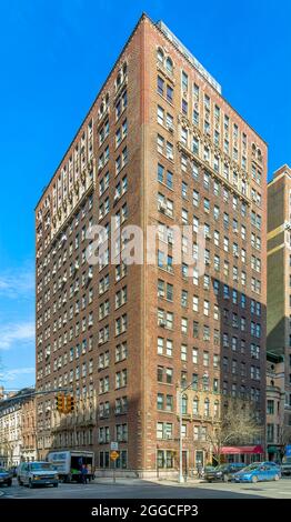 243 West End Avenue, errichtet 1925, wurde von Emery Roth entworfen. Es ist Teil der West End-Collegiate Historic District Extension. Stockfoto