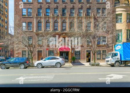 243 West End Avenue, errichtet 1925, wurde von Emery Roth entworfen. Es ist Teil der West End-Collegiate Historic District Extension. Stockfoto