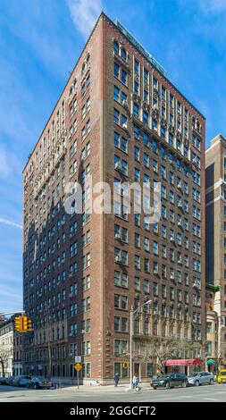 243 West End Avenue, errichtet 1925, wurde von Emery Roth entworfen. Es ist Teil der West End-Collegiate Historic District Extension. Stockfoto