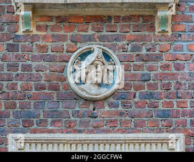 243 West End Avenue, errichtet 1925, wurde von Emery Roth entworfen. Es ist Teil der West End-Collegiate Historic District Extension. Stockfoto