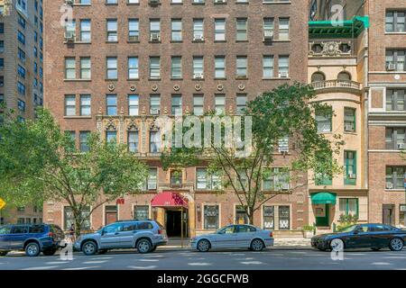 243 West End Avenue, errichtet 1925, wurde von Emery Roth entworfen. Es ist Teil der West End-Collegiate Historic District Extension. Stockfoto