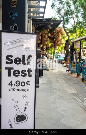 Unterschreiben Sie für den COVID-Selbsttest Stockfoto