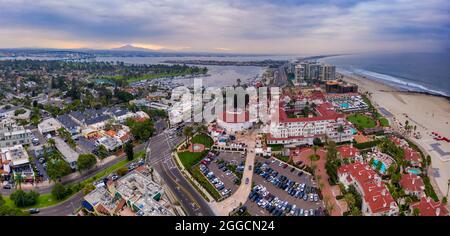 Luftpanorama des Hotels del Coronado und anderer Gebäude in Coronado, Kalifornien Stockfoto