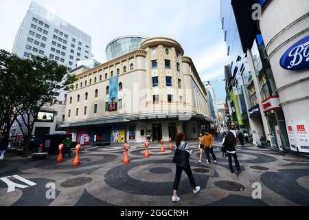 Das pulsierende Einkaufsviertel Myeongdong in Seoul, Südkorea. Stockfoto