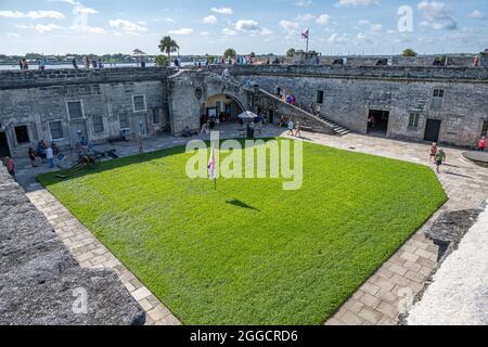 Castillo de San Marcos Plaza de Armas Hof (oder Paradeplatz) innerhalb der ältesten gemauerten Festung im kontinentalen Vereinigten Staaten, in St. Augustine. Stockfoto