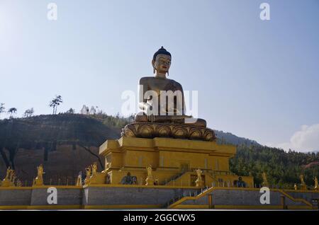 Der große Buddha Dordenma, eine riesige Statue des Shakyamuni Buddha, mit Blick auf den südlichen Ansatz nach Thimphu, Bhutan Stockfoto