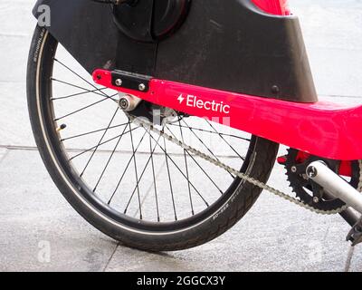 MAILAND, ITALIEN - 08. Aug 2021: Ein Limone-Elektrofahrrad für Mietmobilität in Mailand, Italien Stockfoto