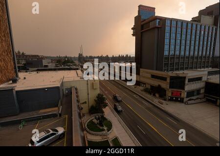 30. August 2021, Stateline, NV, USA: Stateline ist eine Geisterstadt, nachdem die obligatorischen Evakuierungsbefehlen South Lake Tahoe während des Caldor-Feuers am Montag, den 30. August 2021, leeren. (Bild: © Paul Kitagaki Jr./ZUMA Press Wire) Stockfoto