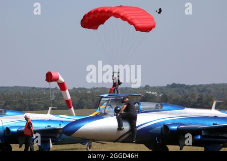 Non Exclusive: REGION KHARKIV, UKRAINE - 28. AUGUST 2021 - die Flugschau KharkivAviaFest 2021 findet auf dem Flugplatz Korotych, Novyi Korotych vil, statt Stockfoto