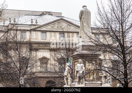 Piazza della Scala Platz bedeckt mit Schnee während der meteorologischen Phänomen genannt Burian, Mailand, Lombardei, Italien, Europa Stockfoto