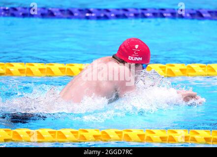 Die britische Reece Dunn tritt am siebten Tag der Paralympischen Spiele in Tokio 2020 in Japan beim Medley – SM14-Einzelfinale der Männer im Tokyo Aquatics Center an. Bilddatum: Dienstag, 31. August 2021. Stockfoto