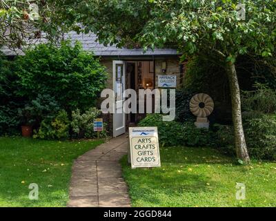 The Old Dairy Farm Craft Center, Upper Stowe, Northamptonshire, Großbritannien; Geschäfte, Galerien und Künstlerstudios in alten umgebauten Bauernhäusern. Stockfoto