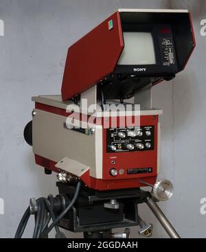 SPRINGFIELD, VEREINIGTE STAATEN - 30. Aug 2021: Vintage 70s Television Studio Camera Sony Trinicon Color Camera Stockfoto