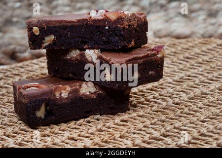 Einfache Pekannuss- und Fudge-Brownies Stockfoto