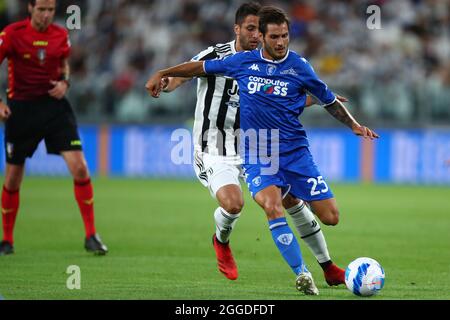 Turin, Italien. 29. August 2021. Filippo Bandinelli von Empoli FC kontrolliert den Ball während des Serie-A-Spiels zwischen Juventus FC und Empoli FC. Stockfoto