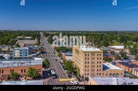 BOZEMAN, MT, USA - 24. AUGUST 2021: Das legendäre siebenstöckige Hotel Baxter Gebäude an der Main Street in Bozeman, Montana. Stockfoto