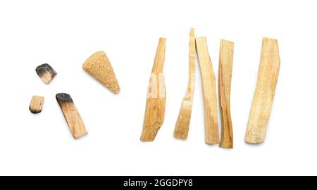 Palo Santo Holz und Weihrauch auf weißem Hintergrund Stockfoto